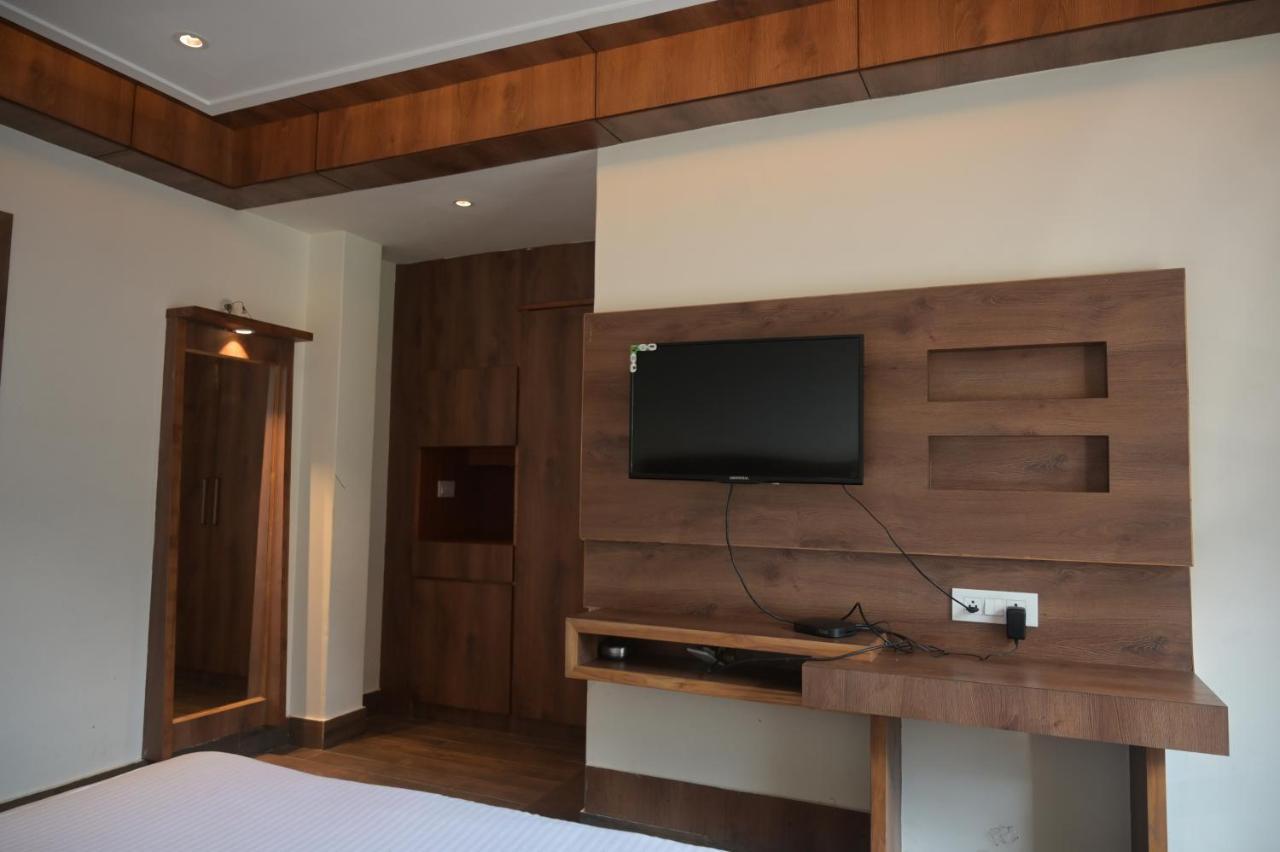 Hotel Apple Blossom 2 Minutes Walking From Mall Road — Photos 1
