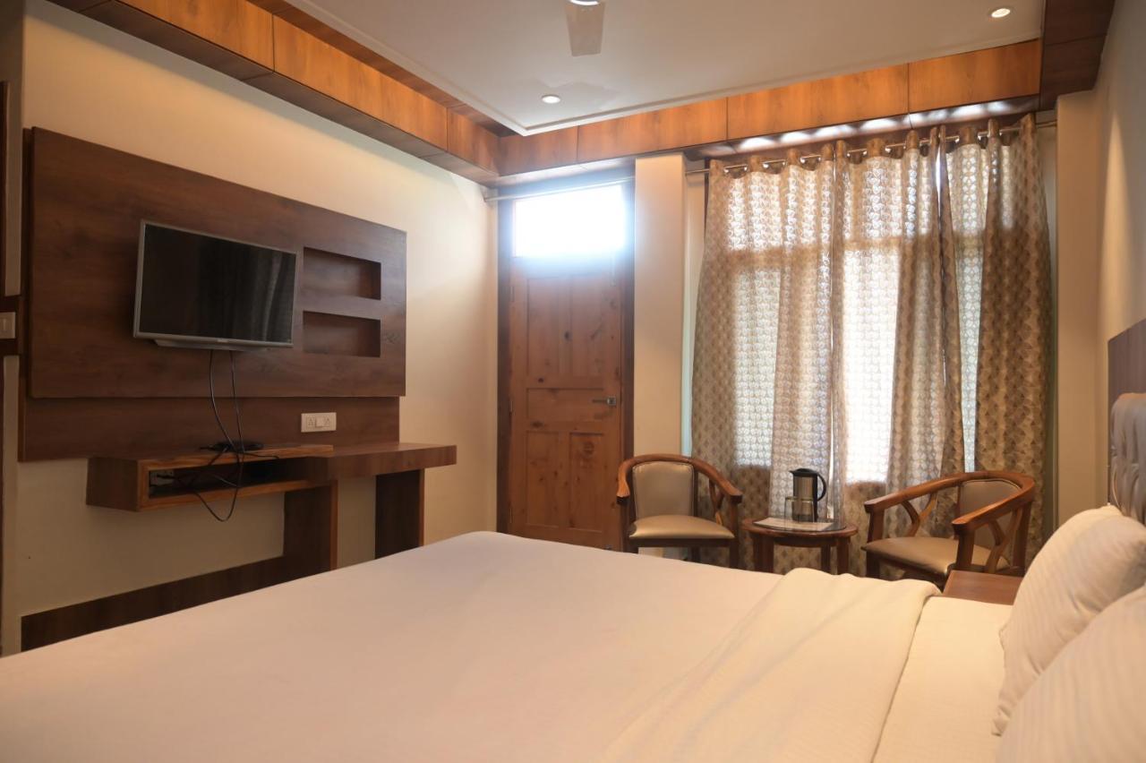 Hotel Apple Blossom 2 Minutes Walking From Mall Road — Photos 2